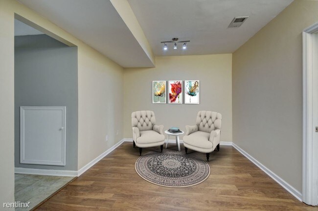 Building Photo - 642 Huffine Manor Cir