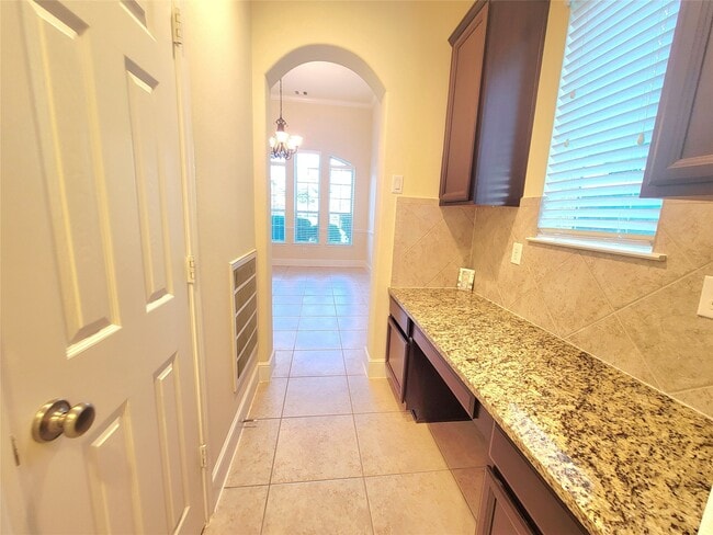 Foto del edificio - 5822 Crawford Hill Ln