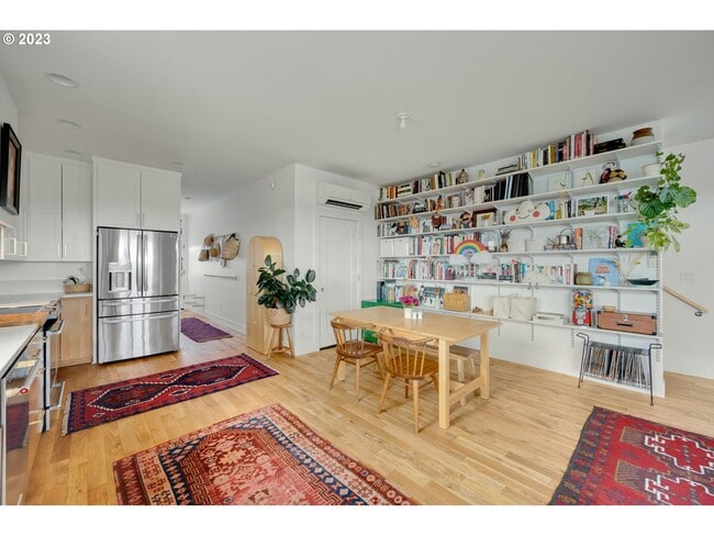 Foto del edificio - 3593 NE McDonald Ln