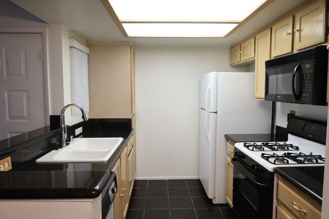 Foto del edificio - 7100 Pirates Cove Rd