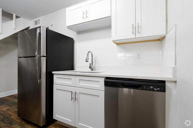 2 habitaciones, 2 baños, 900 pies cuadrados, cocina - Cocoa Village Flats