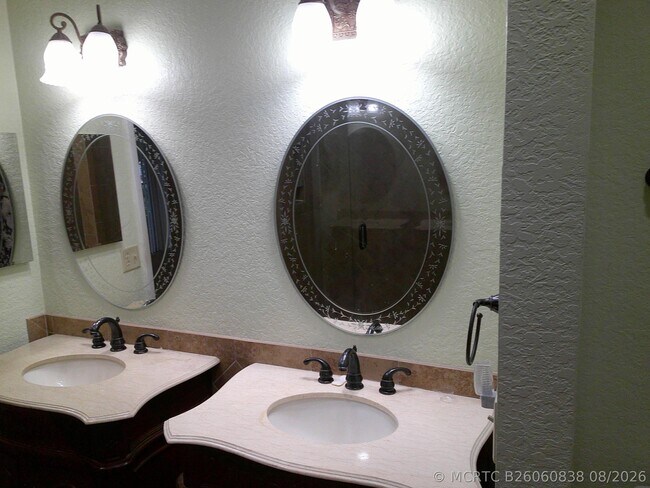 Foto del edificio - 4291 Coral Springs Dr