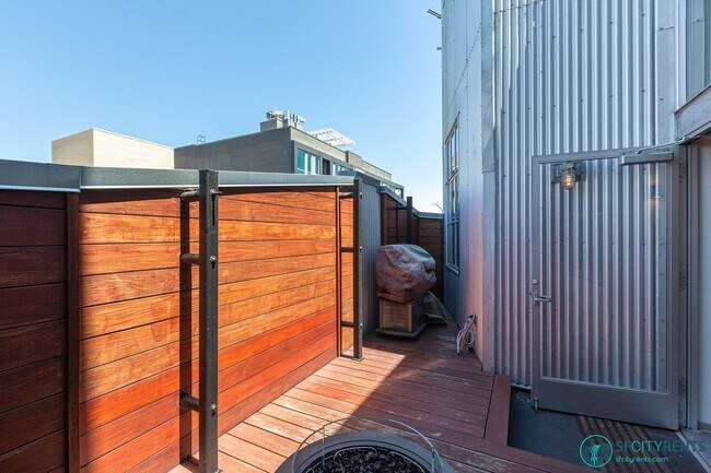 Foto del edificio - SoMa: Luxuriously Remodeled Conversion Liv...