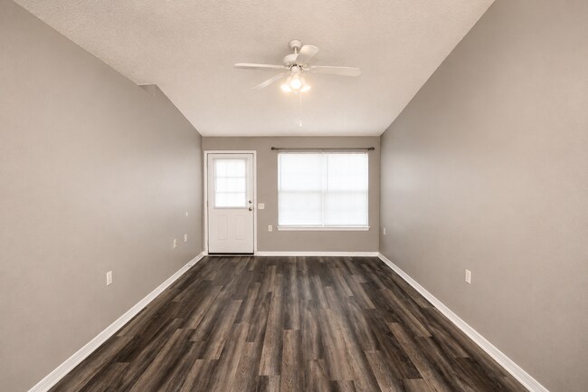 Foto del edificio - 2BR Patio Home with LVP Flooring, Private Fenced Yard, & Convenient Blue Angel Pkwy Location Near...