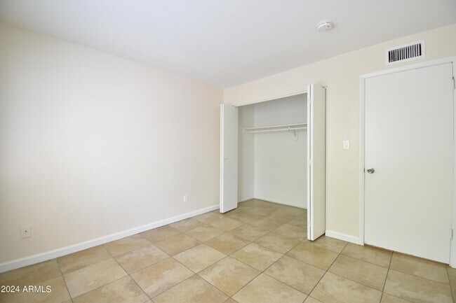 Foto del edificio - 4423 N 13th Pl
