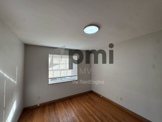 Foto del edificio - 2135 Ridgeview Rd