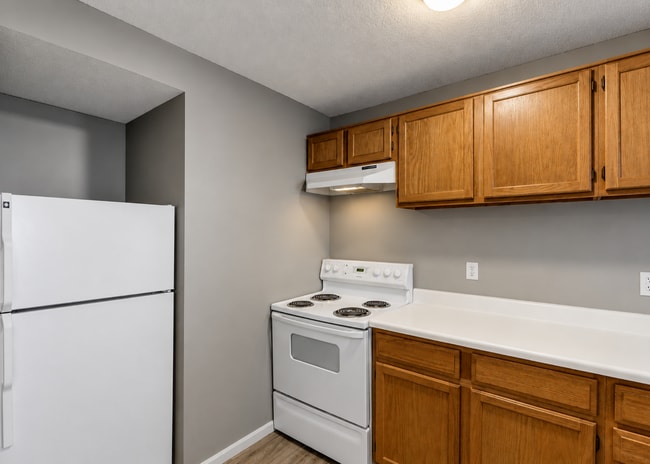 Building Photo - Roanoke Court Apartments
