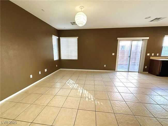 Foto del edificio - 9044 Fathers Pride Ave