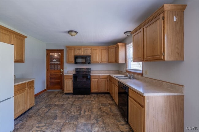 Building Photo - 8686 Maple Ln