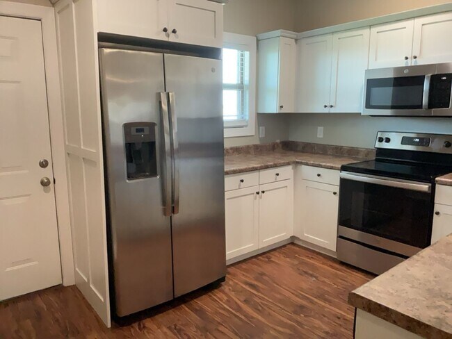 Building Photo - 145 Bruin Dr