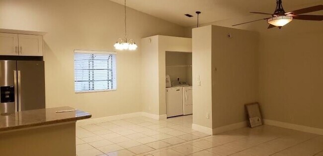 Foto del edificio - 9555 NW 25th Ct