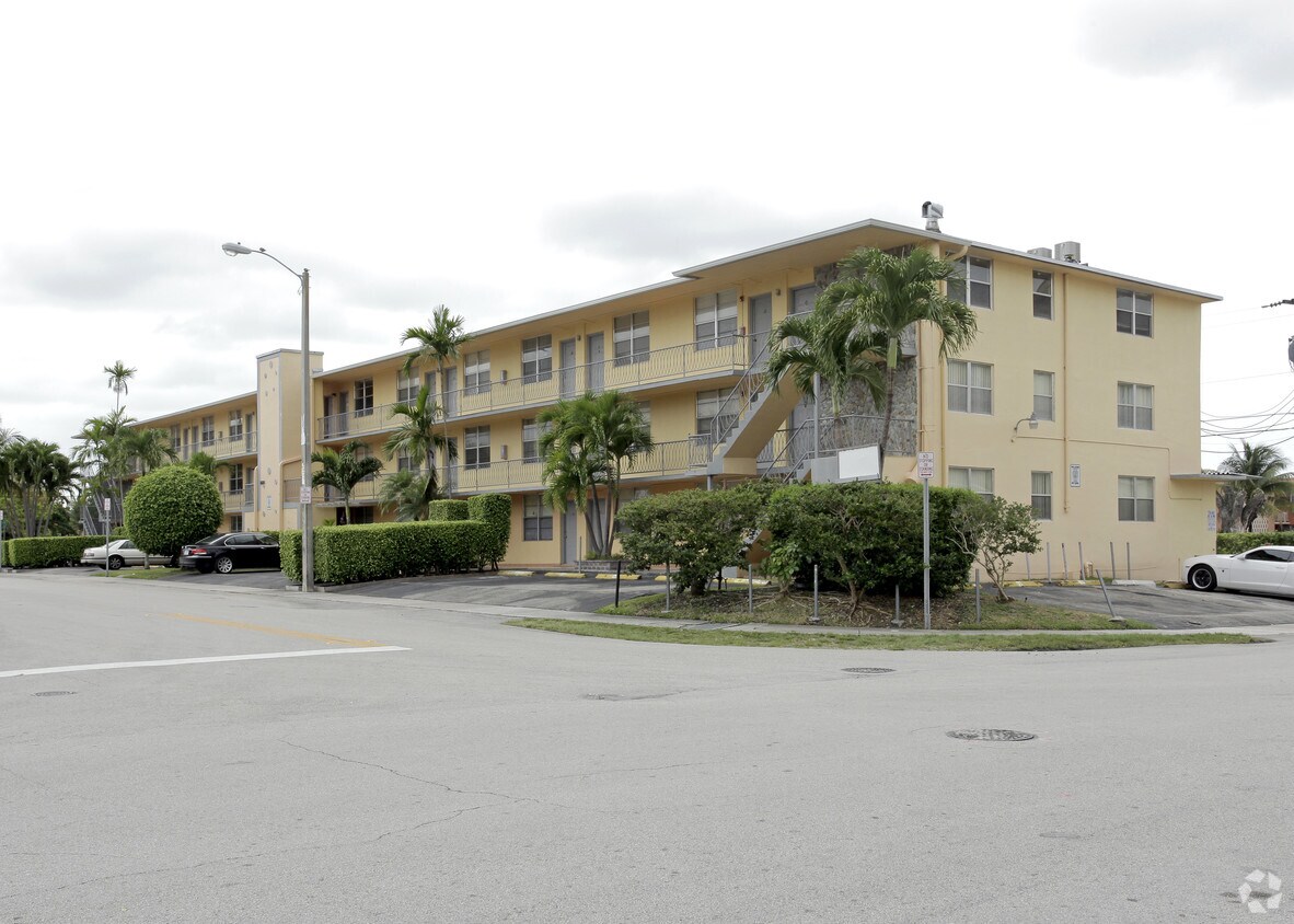 3636 el sudoeste de las calles 9 S - 3636 SW 9th St