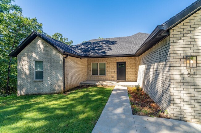 Foto del edificio - Nearly New Bella Vista Home Nestled in Ultimate Privacy! Furnished options available!