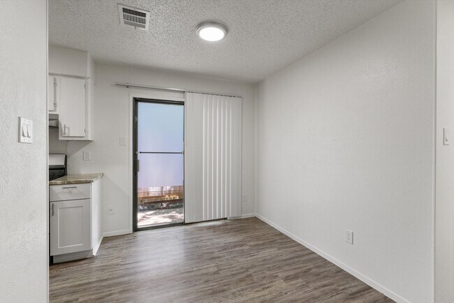 Foto del edificio - 11411 Walnut Ridge Dr