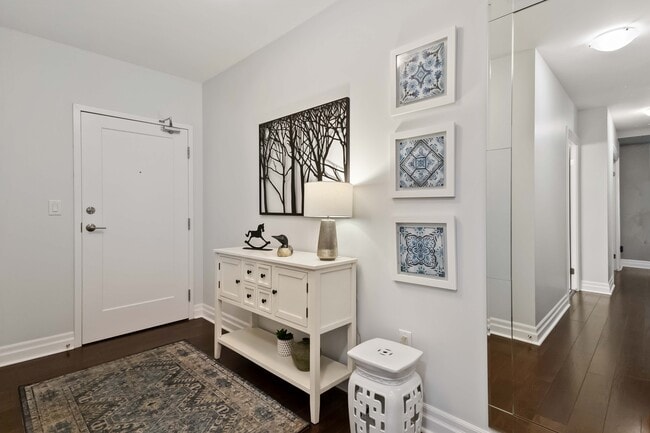 Photo du bâtiment - AZURE Luxury Condo Living * Downtown* 2 Be...