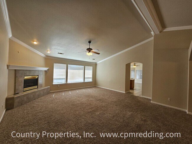 Building Photo - Spacious House on Westside with Landscaper...