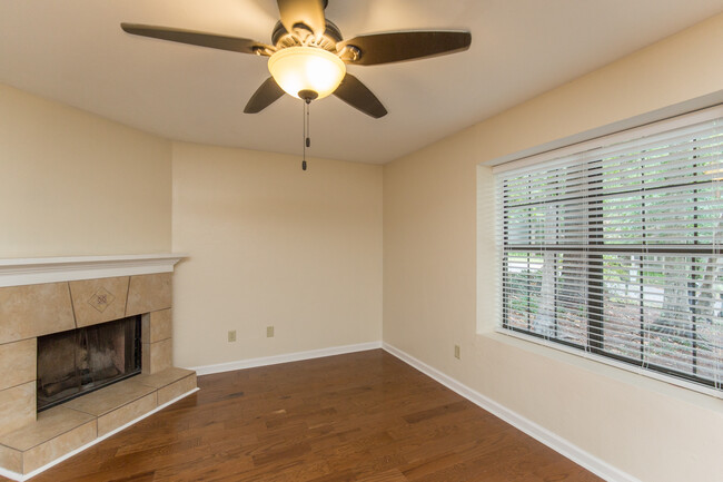 Building Photo - 202 Parkbrook Cir