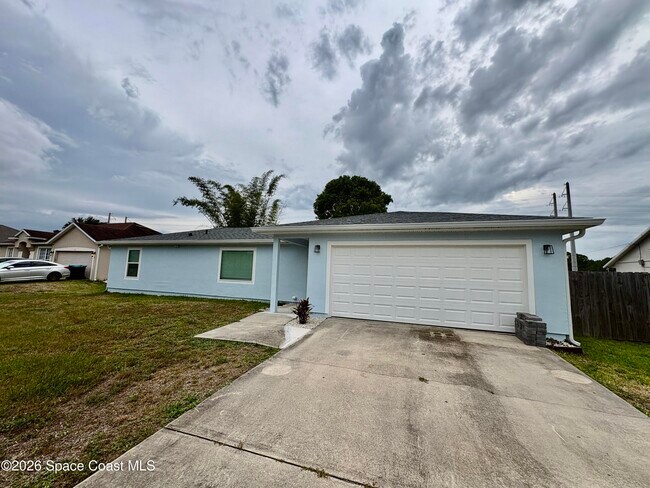 Foto del edificio - 1274 Coral Reef Ave NW