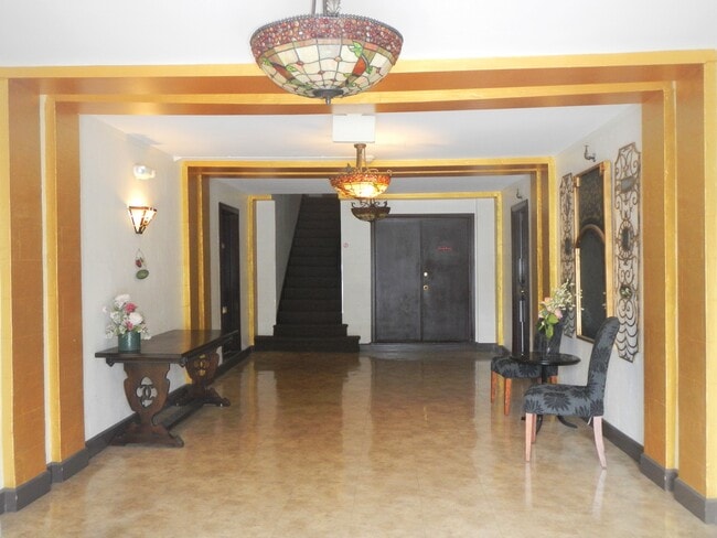 Mira Lago Apartments Lobby - Mira Lago Apartments