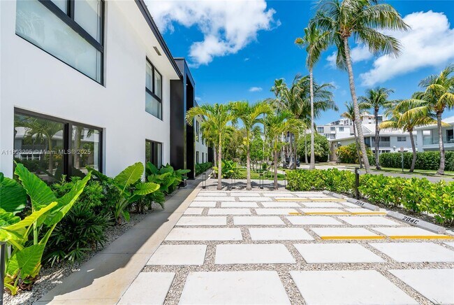 Building Photo - 204 Sunrise Dr