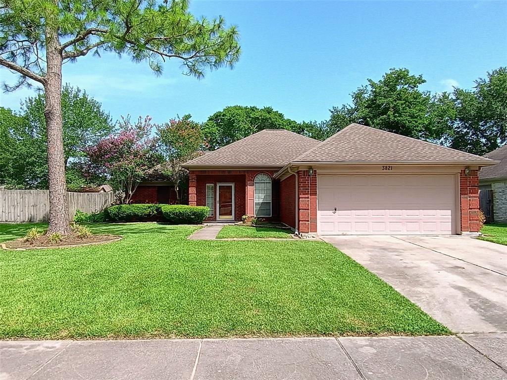 Foto principal - 3821 Pin Oak Dr N