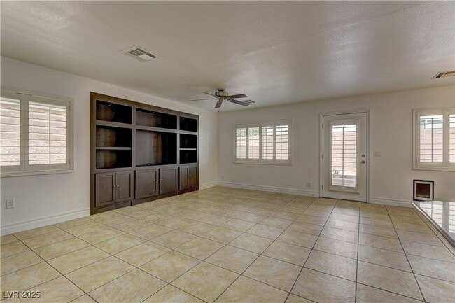 Building Photo - 236 Fairway Woods Dr
