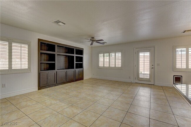 Foto del edificio - 236 Fairway Woods Dr