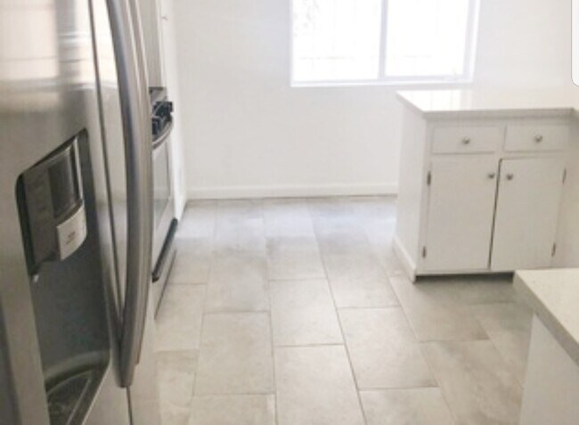 Foto del edificio - 3213 Bartdon Ave