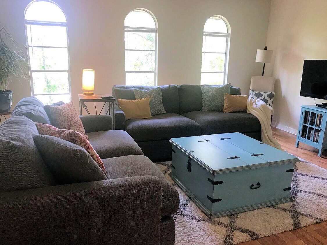 Foto principal - 733 S Germantown Cir