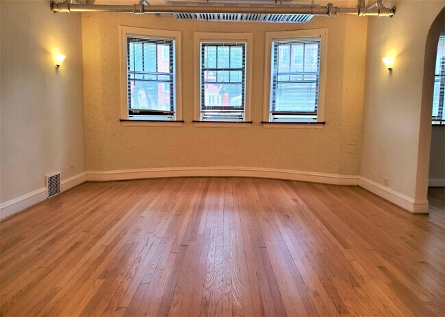 Foto del edificio - 4927 N Rockwell St