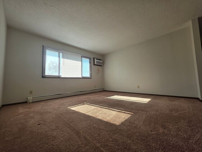 Foto del edificio - 700 Brandon Ave