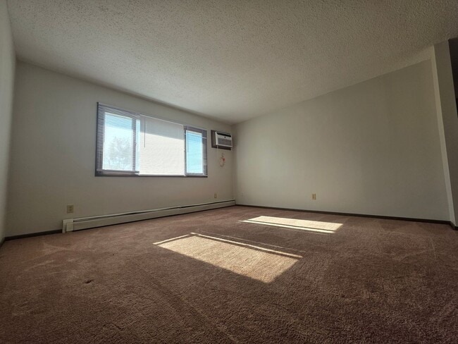 Building Photo - 700 Brandon Ave