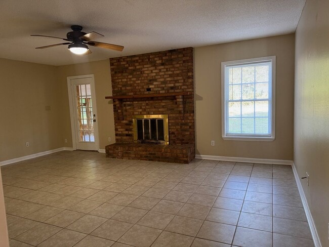 Building Photo - 3 Bedroom 2 Bath House on 4.78 Acres
