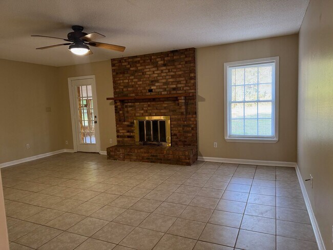 Foto del edificio - 3 Bedroom 2 Bath House on 4.78 Acres
