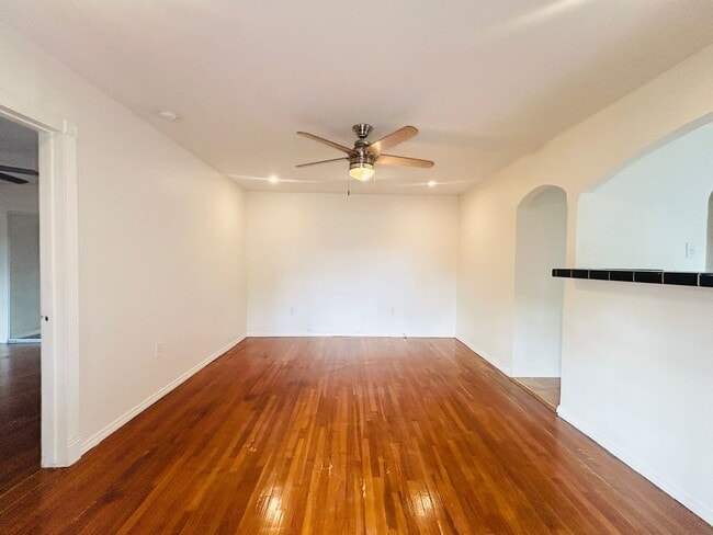 Building Photo - 1102 Westerly Terrace