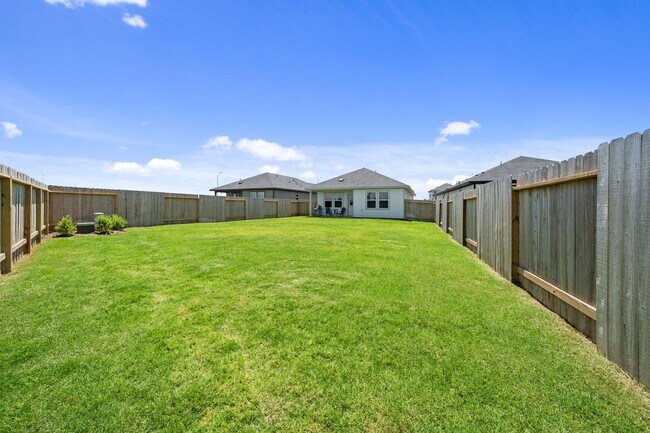 Foto del edificio - 18006 Lasso Mls Dr