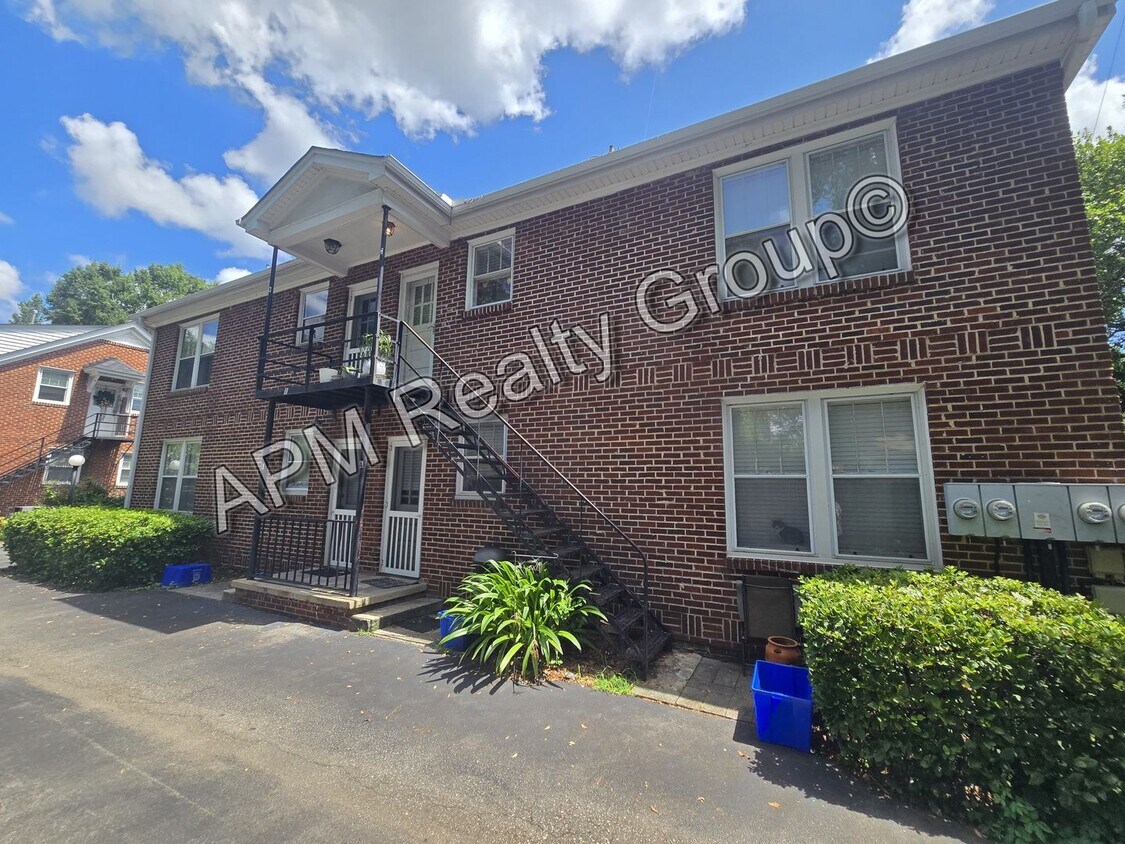 Primary Photo - Upstairs condo in Earlewood Commons