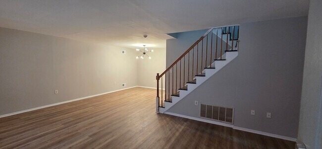Building Photo - Gorgeous 3-Bedroom End-Unit Townhouse in North Brunswick – Prime Location!