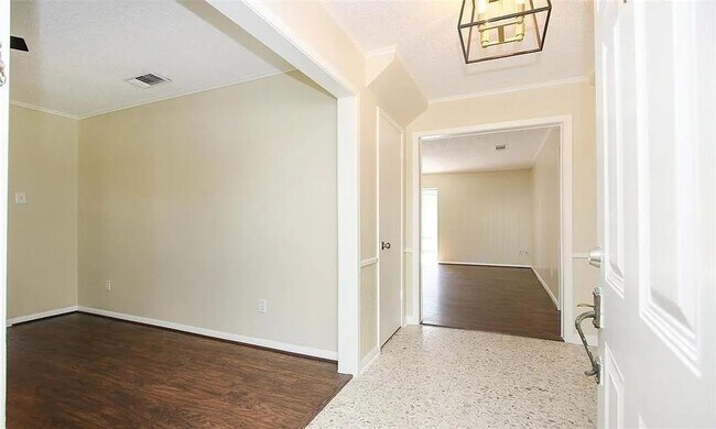 Foto del edificio - 1422 Scenic Ridge Dr