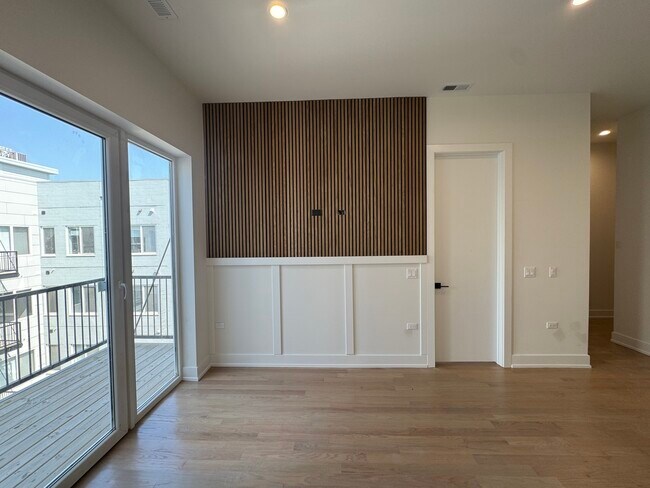 Foto del edificio - 2127 W Madison St