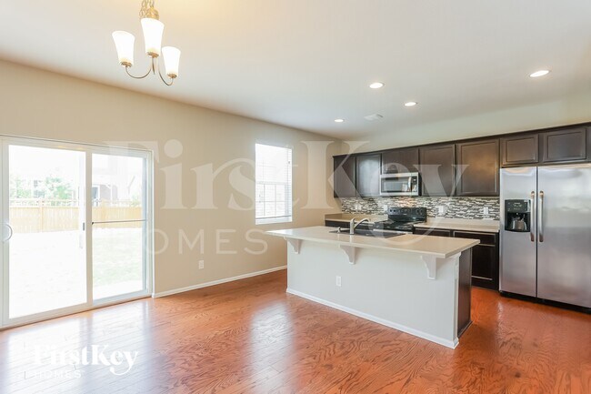 Building Photo - 6463 N Ensenada Ct