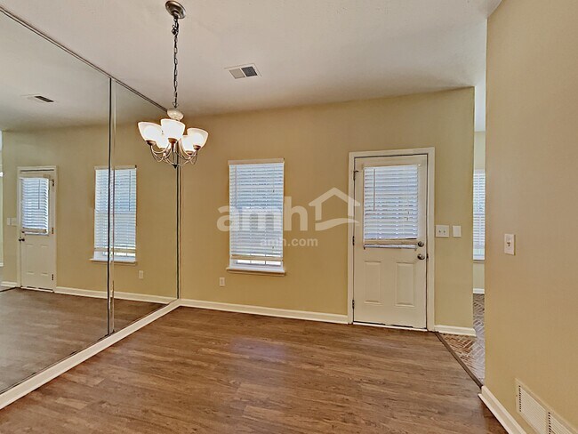 Building Photo - 4520 Lake Park Dr