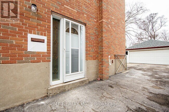 Building Photo - 124 Edinborough Ct