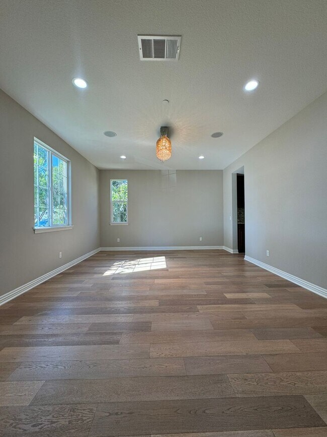 Foto del edificio - Modern 5 Bed, 4.5 Bath Home in Tustin Legacy