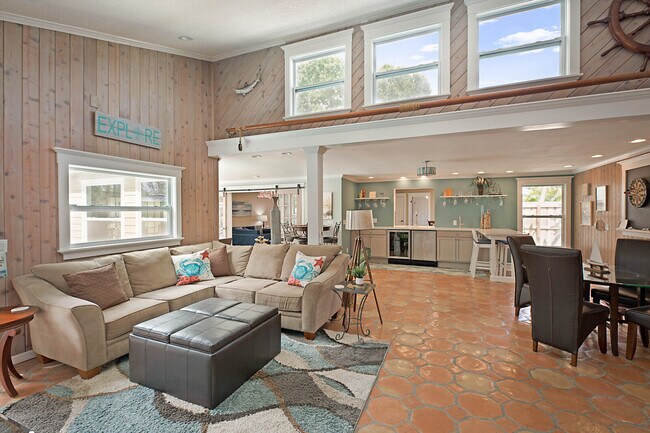 Building Photo - 2626 Pepperwood Cir S