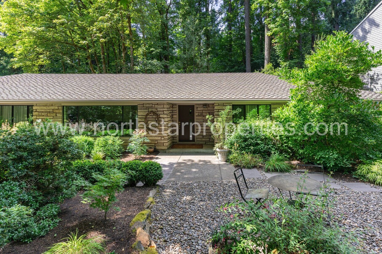 Primary Photo - Magical Oswego Lake Country Club area Home.