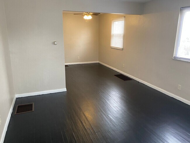 Building Photo - 4046-4048 Halsey Place