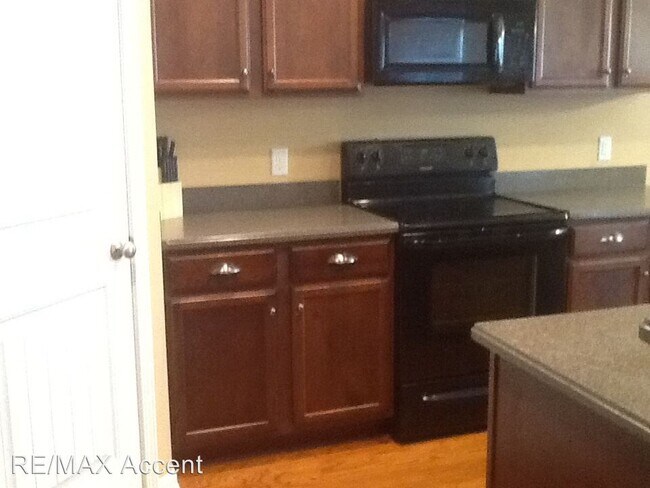 Foto del edificio - 248 Sweetwater Station Dr