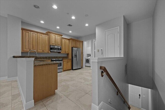 Foto del edificio - 4902 Vine Cliff Way E