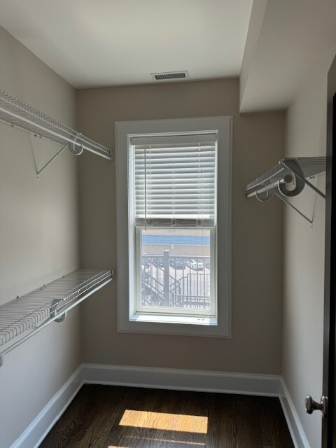 Vestidor principal - 87 W Main St
